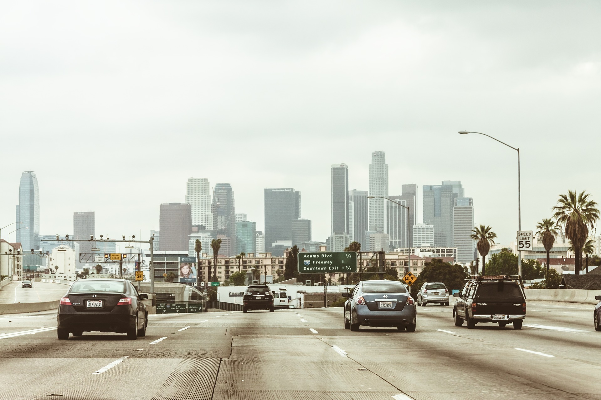 ロサンゼルスの高速の風景