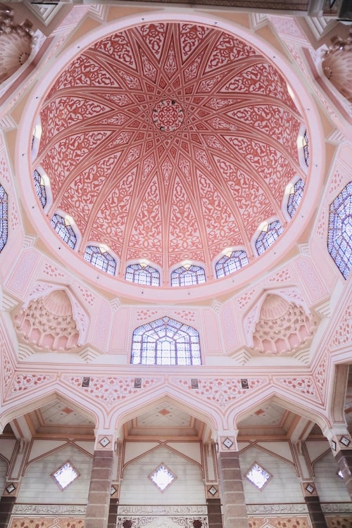 ピンクモスク天井の画像